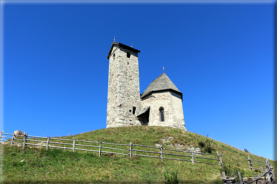 foto Monte San Vigilio e Lago Nero